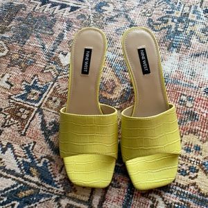 Yellow Nine West heel , size 7